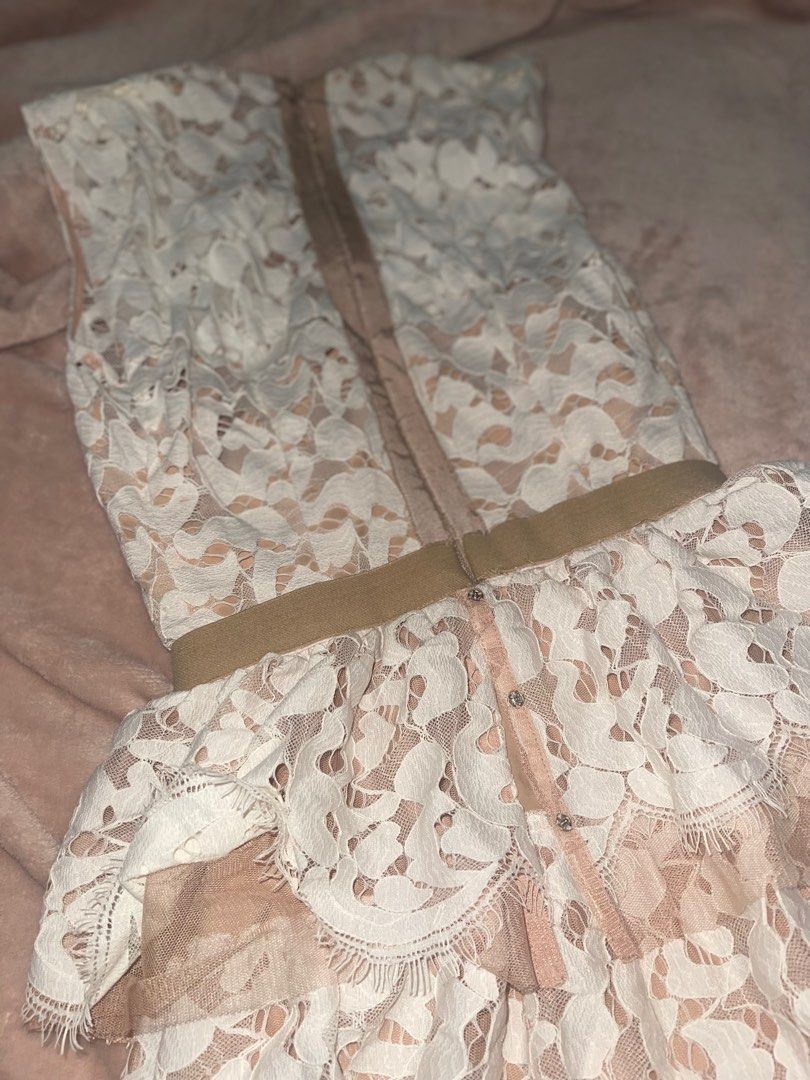 BCBGMAXAZRIA Cream Lace Dress (Category: Dresses) located in Quezon City. Submitted by lavenderpancake (Listing ID 1411945283, Image 2). Description: - BCBGMAXAZRIA dress - Size 2 (XXS / XS frame) - Elegant white lace overlay - Nude-colored lining - Tiered skirt ——————— ₱500 is good for 3 days —— - SFs are shouldered by the renter - must be dry clean upon returning - late or excess day fee : ₱100 - 500 deposit ( to be returned after 24 hours afte
