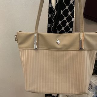 (Category: ) located in . Submitted by moonlightbbcloset (Listing ID 1411927526, Image 1). Description: .