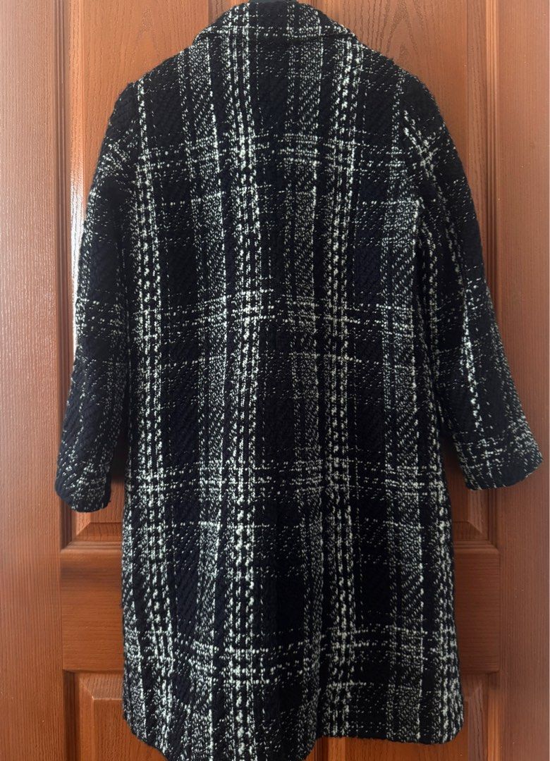 Oversized Black and White Plaid Wool Coat (Category: Coats, Jackets and Outerwear) located in Makati City. Submitted by balkyne (Listing ID 1411881408, Image 2). Description: Based on label: - Outer: 42% acrylic, 40% wool, 18% polyester - Chest circumference: 88cm - Hip circumference: 94cm *** - Approx. length: 88cm - Approx. shoulder: 38cm.