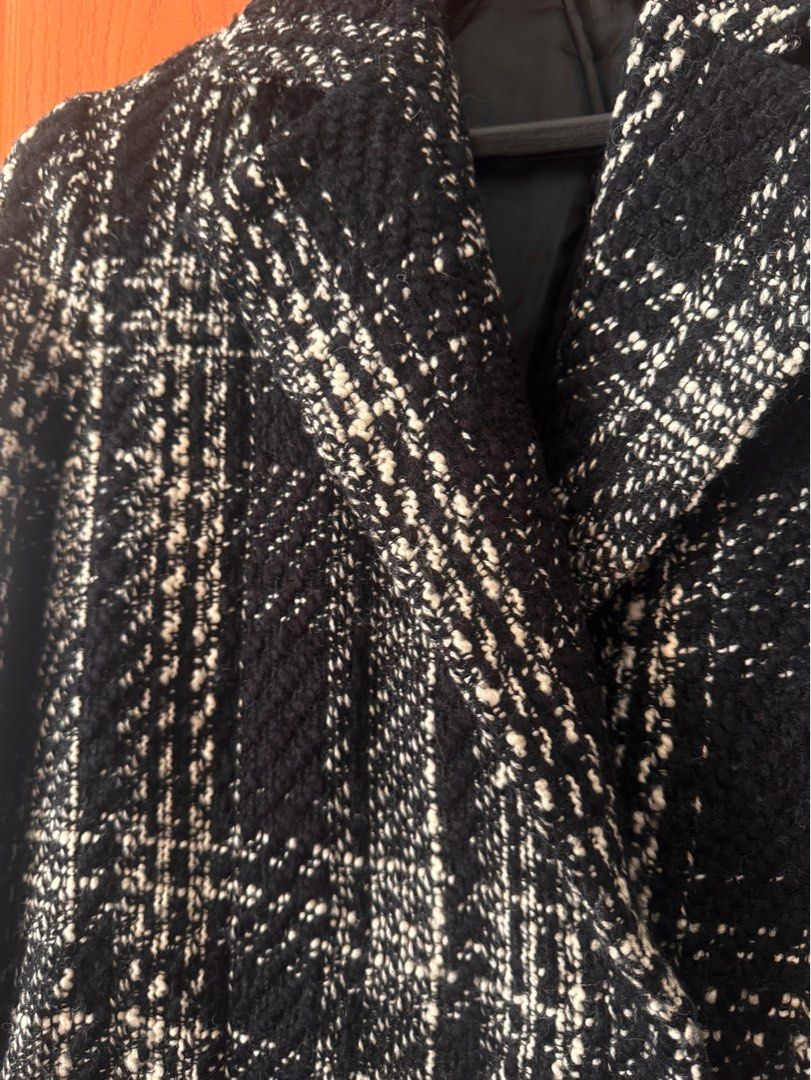 Oversized Black and White Plaid Wool Coat (Category: Coats, Jackets and Outerwear) located in Makati City. Submitted by balkyne (Listing ID 1411881408, Image 3). Description: Based on label: - Outer: 42% acrylic, 40% wool, 18% polyester - Chest circumference: 88cm - Hip circumference: 94cm *** - Approx. length: 88cm - Approx. shoulder: 38cm.