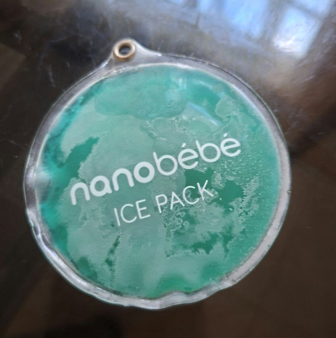 Breastmilk thermal bag (Category: Breastfeeding & Bottle Feeding) located in Bacoor. Submitted by minimalist045 (Listing ID 1411808287, Image 3). Description: - Nanobébé Bottle Cooler & Travel Pack - With FREE ice pack and hot/cold breast gel pads - Features triple-layer insulation - Teal zipper and handle for easy carrying - Designed to keep bottles and breastmilk cool while traveling.