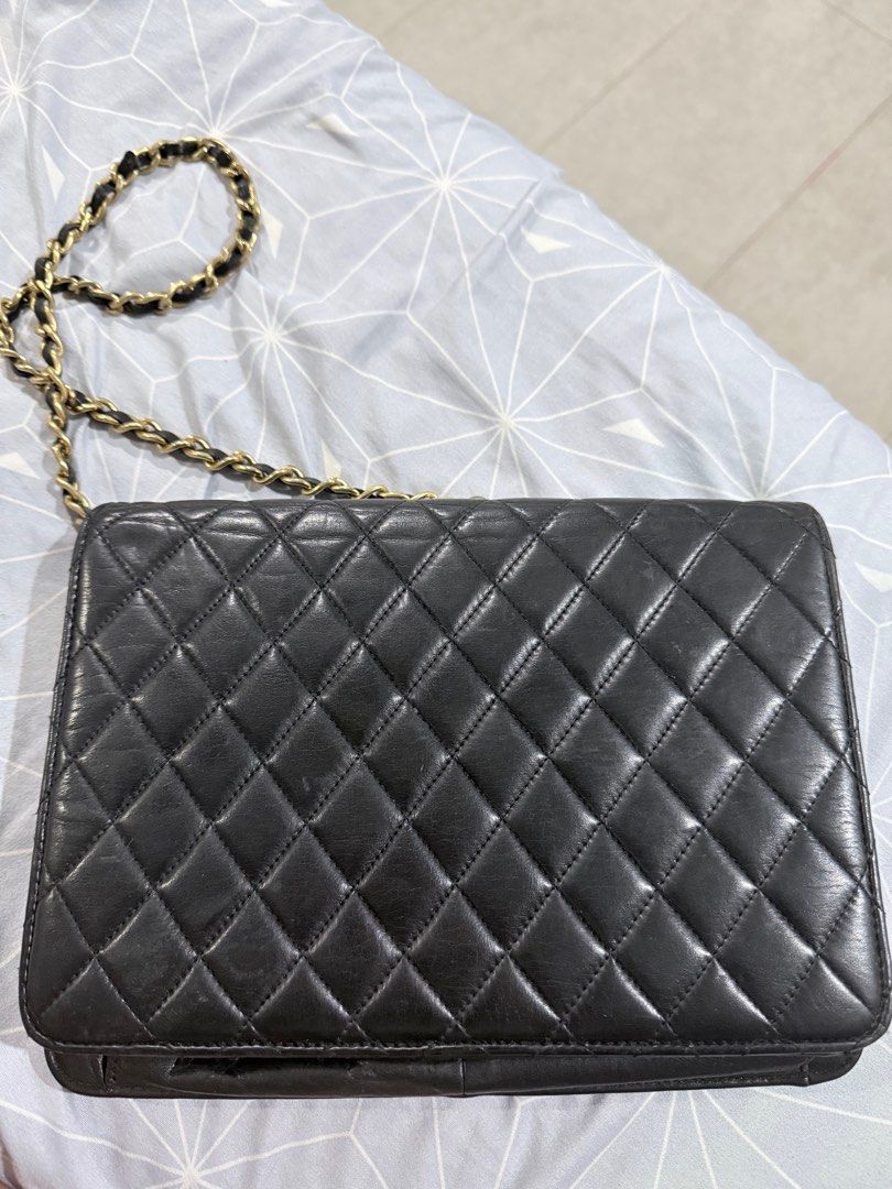 Vintage Chanel Quilted Shoulder Bag (Category: Luxury Bags & Wallets) located in Cebu City. Submitted by samanta16 (Listing ID 1411829462, Image 2). Description: Vintage eclair zip puller - Black quilted shoulder bag - Gold-tone chain strap - Iconic interlocking CC logo - Flap closure - Interior zippered pocket - Main compartment - Signs of wear on interior lining - Chain strap: leather and gold-tone metal.