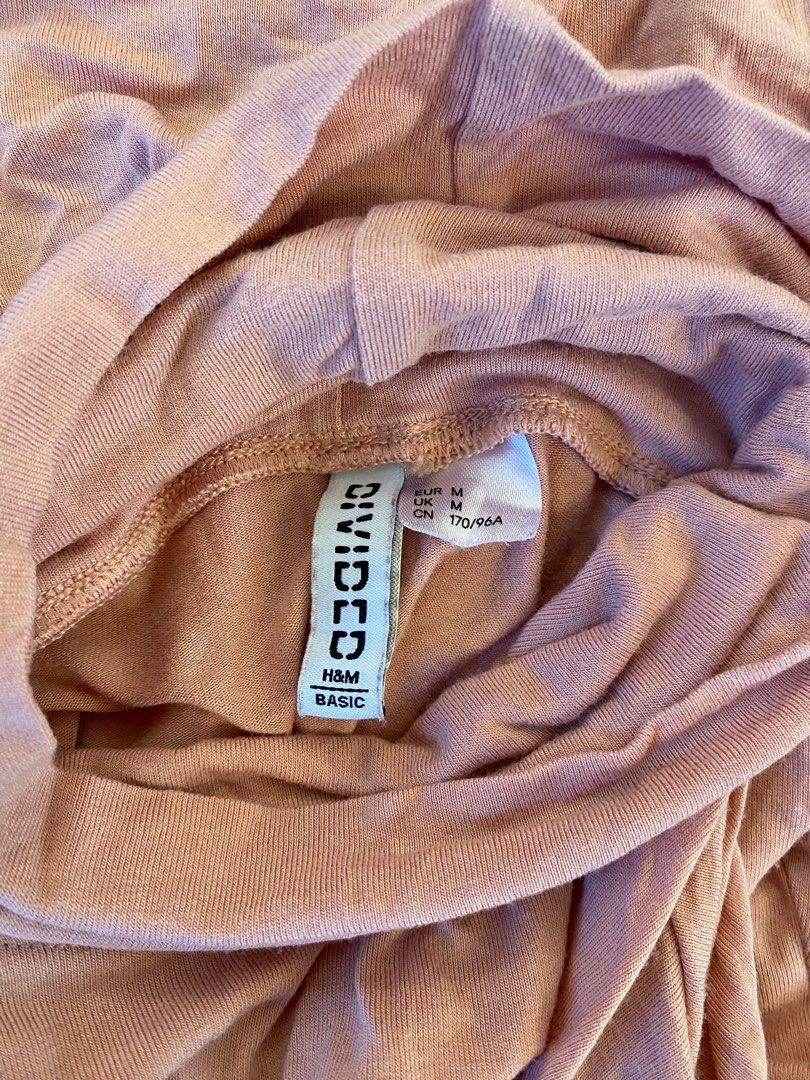 cotton on turtle neck (peach) (Category: Longsleeves) located in Minalin. Submitted by stuffseri (Listing ID 1411789917, Image 3). Description: • Size - M (DM for deets) • RFS: Decluttering • what you see is what you get • PAYO - gcash • sf will be shouldered by buyer - price varies depending on the location • no to joy miners and bogus buyers ‼️.