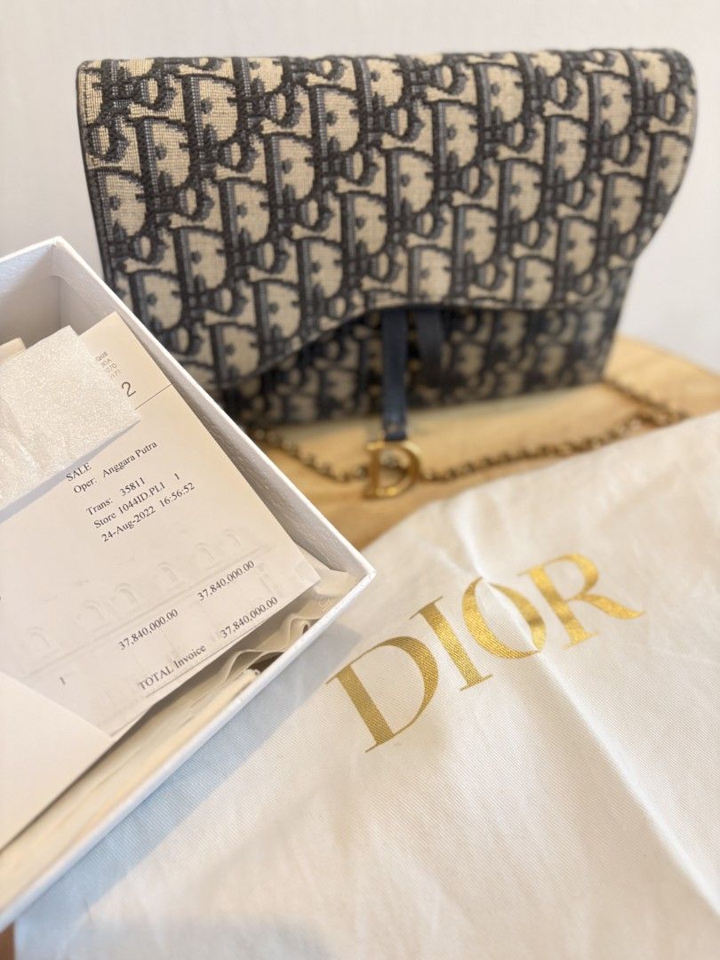 Dior WOC Authentic (Kategori: Tas & Dompet) berada di Jakarta Pusat. Dikirim oleh ica2828 (ID iklan 1411810421, Gambar 2). Deskripsi: Authentic di jamin beli th 2022 di Plaza Senayan harga beli 38 jt nego tipis bagian dalam ada defect ketumpahan parfum ada nota pembelian.