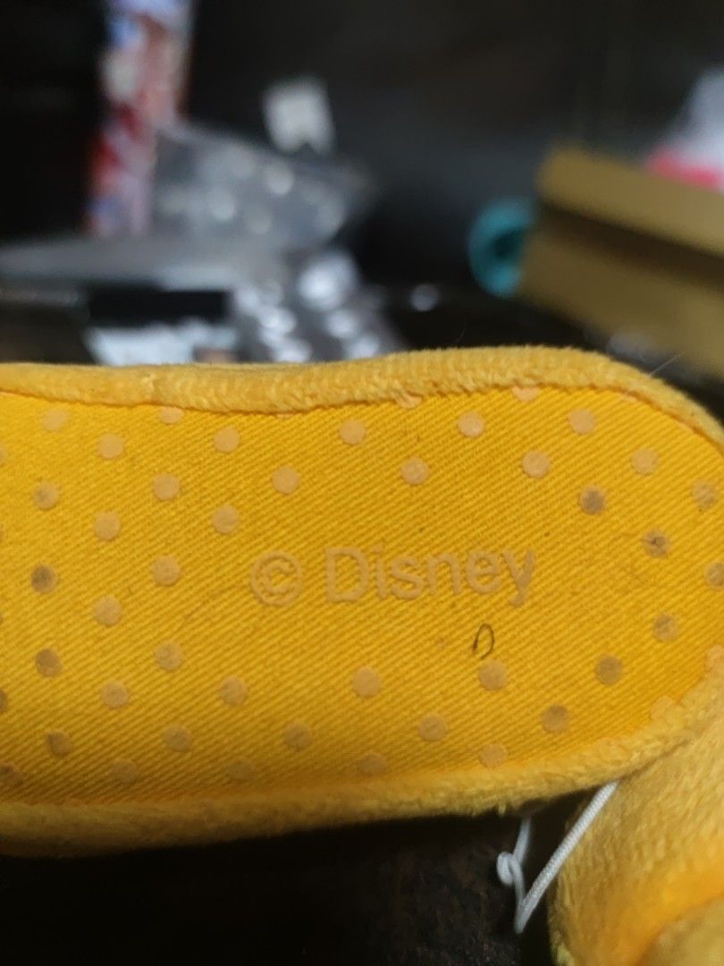 Disney Store Baby Shoes (Category: Babies & Kids Fashion) located in Aguinaldo. Submitted by gwift (Listing ID 1411956452, Image 3). Description: - Disney Store baby shoes - Size: US 6-12M, UK 2 1/2, EUR 19, JP 11.5cm, CN 115(2) - Color: Yellow - Made in China - Ideal for babies! kakakita lang, never nagamit ng kid ko, labhan nyo na lang, medyo may alikabok. but never used.