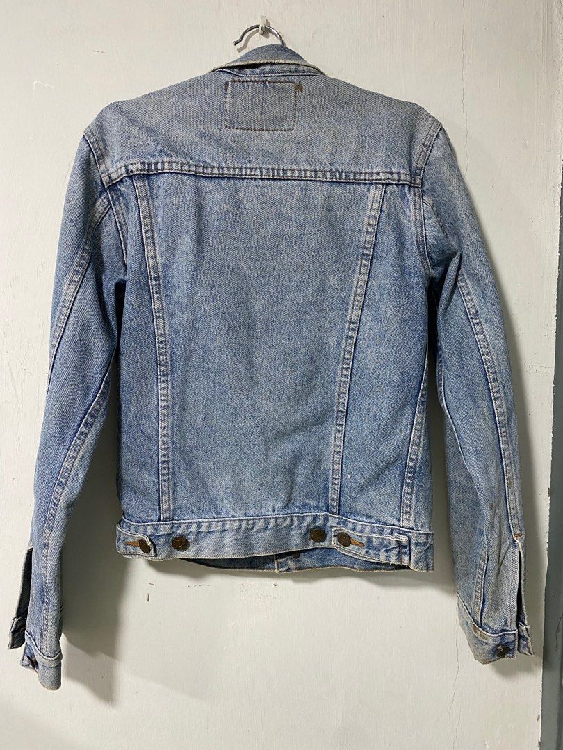 edwin jacket (Category: Coats, Jackets and Outerwear) located in Kuantan. Submitted by undermoon08050 (Listing ID 1411816702, Image 3). Description: pit 17.5 labuh 21 barang lame gantung jadi dia ade kuning sikit ii kalau rendam sabun cempaka insallah hilang.