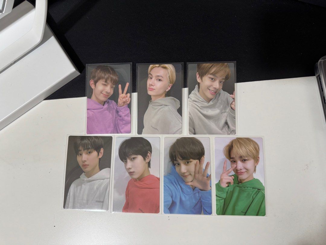 ENHYPEN Lightstick Ver. 1 Photocards Set (Category: K-Wave Merchandise) located in Las Pinas. Submitted by katrinapr_ (Listing ID 1411845362, Image 1). Description: sold as a set only mop: gcash, bank transfer mod: gogo express, lalamove (to be booked by buyer).