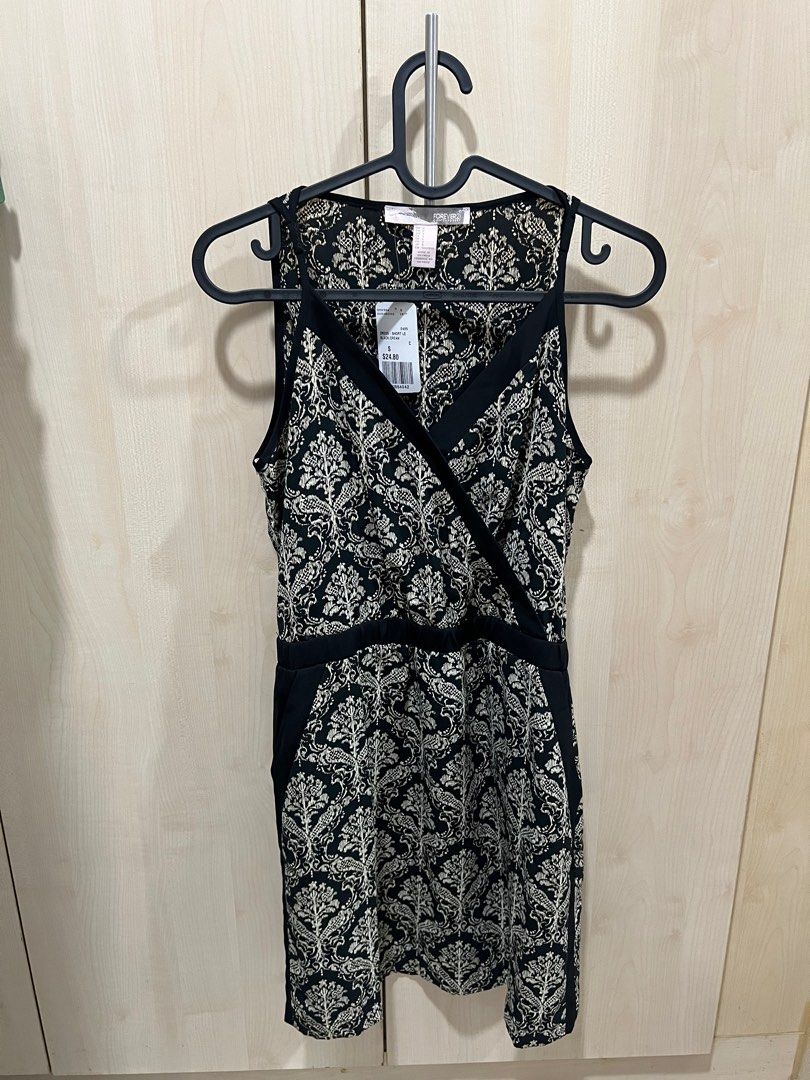 F21 Party Dress (Category: Dresses) located in Quezon City. Submitted by ex-box (Listing ID 1411830638, Image 1). Description: Bnew With pockets Size small.
