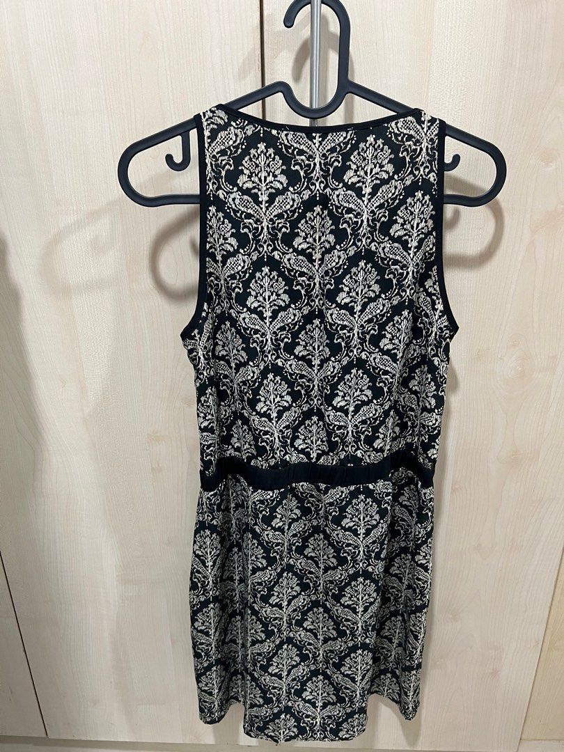 F21 Party Dress (Category: Dresses) located in Quezon City. Submitted by ex-box (Listing ID 1411830638, Image 3). Description: Bnew With pockets Size small.
