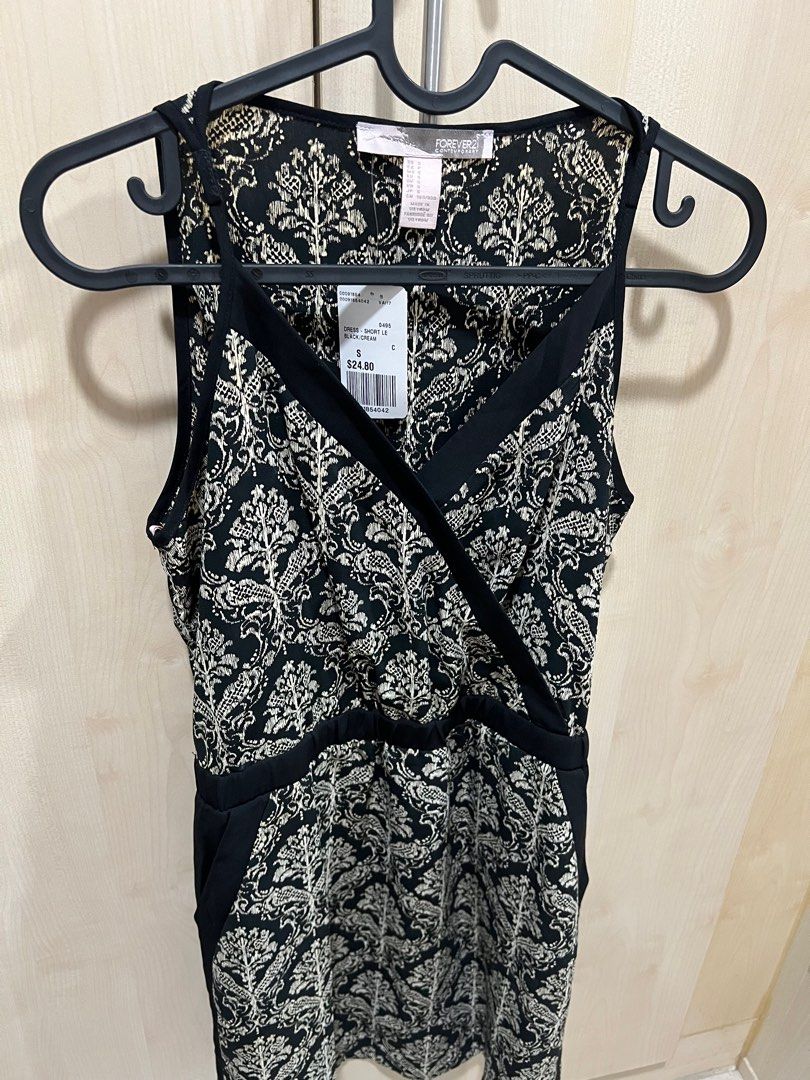 F21 Party Dress (Category: Dresses) located in Quezon City. Submitted by ex-box (Listing ID 1411830638, Image 2). Description: Bnew With pockets Size small.