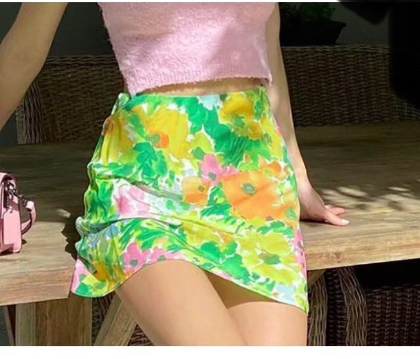 Floral Mini Skirt (Category: Skirts) located in Imus. Submitted by declutterwithria (Listing ID 1411875274, Image 2). Description: 2 skirts for 240php ‼️ - Vibrant floral design - Flattering A-line cut - Lightweight and comfortable fabric - Ideal for casual, summery wear - Available in various sizes - Versatile for different tops READ BEFORE INQUIRING! -Most items are preloved unless stated otherwise. -First to pay gets the item‼️ -Shipping day i