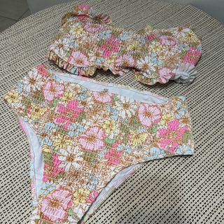 (Category: ) located in . Submitted by clothesyph (Listing ID 1411930749, Image 1). Description: .