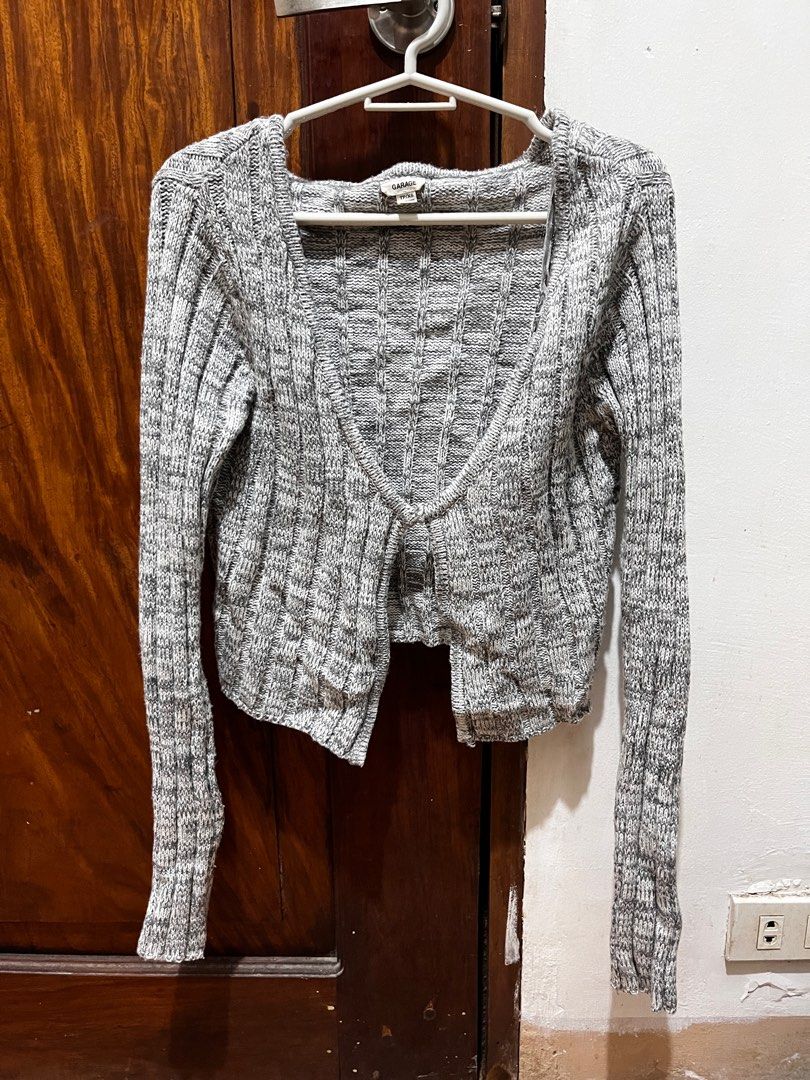 Garage Gray Knit Cardigan (Category: Coats, Jackets and Outerwear) located in Taguig. Submitted by pau76 (Listing ID 1411944311, Image 1). Description: - Garage gray knit cardigan - Size: XS - S - Features a V-neck - Long sleeves - Hook closure - Ribbed texture - Perfect for layering Message for more info/pictures..