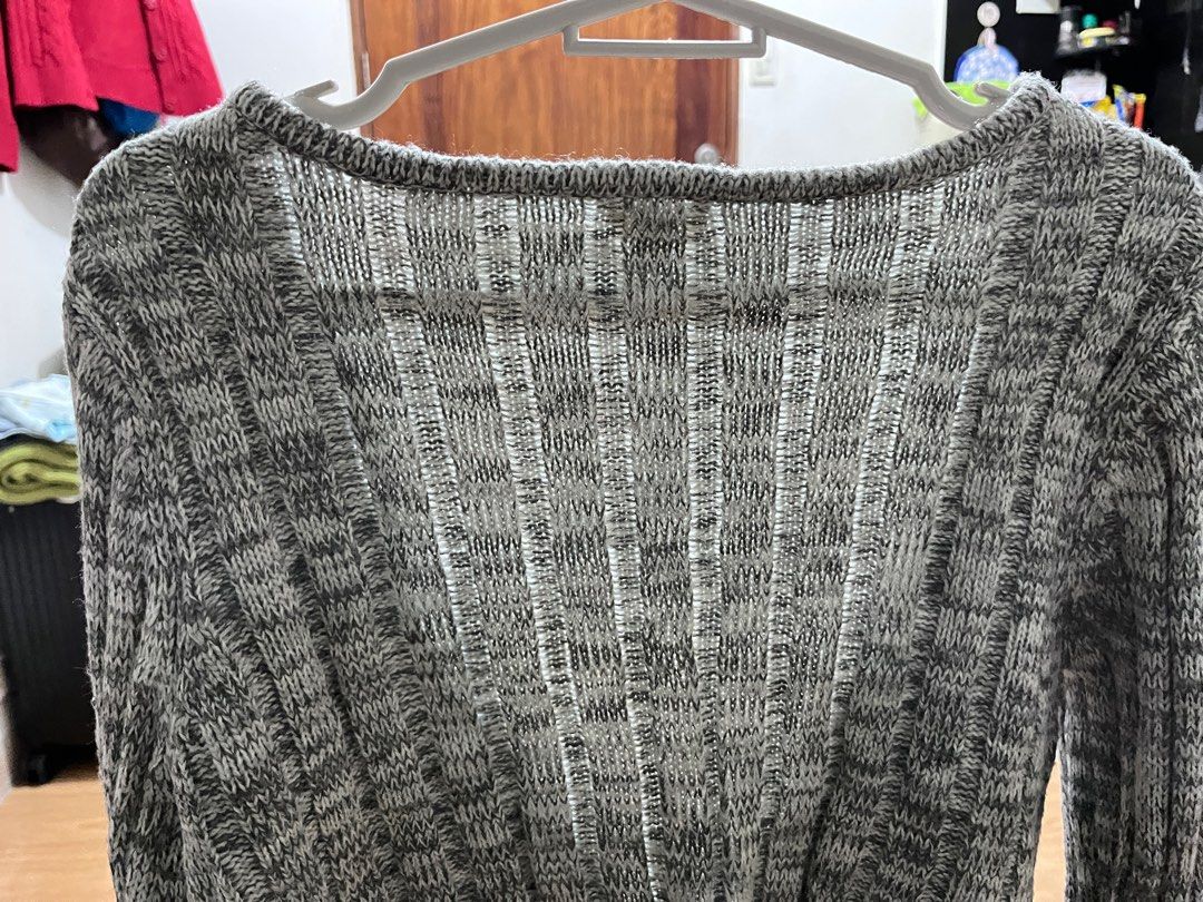 Garage Gray Knit Cardigan (Category: Coats, Jackets and Outerwear) located in Taguig. Submitted by pau76 (Listing ID 1411944311, Image 3). Description: - Garage gray knit cardigan - Size: XS - S - Features a V-neck - Long sleeves - Hook closure - Ribbed texture - Perfect for layering Message for more info/pictures..