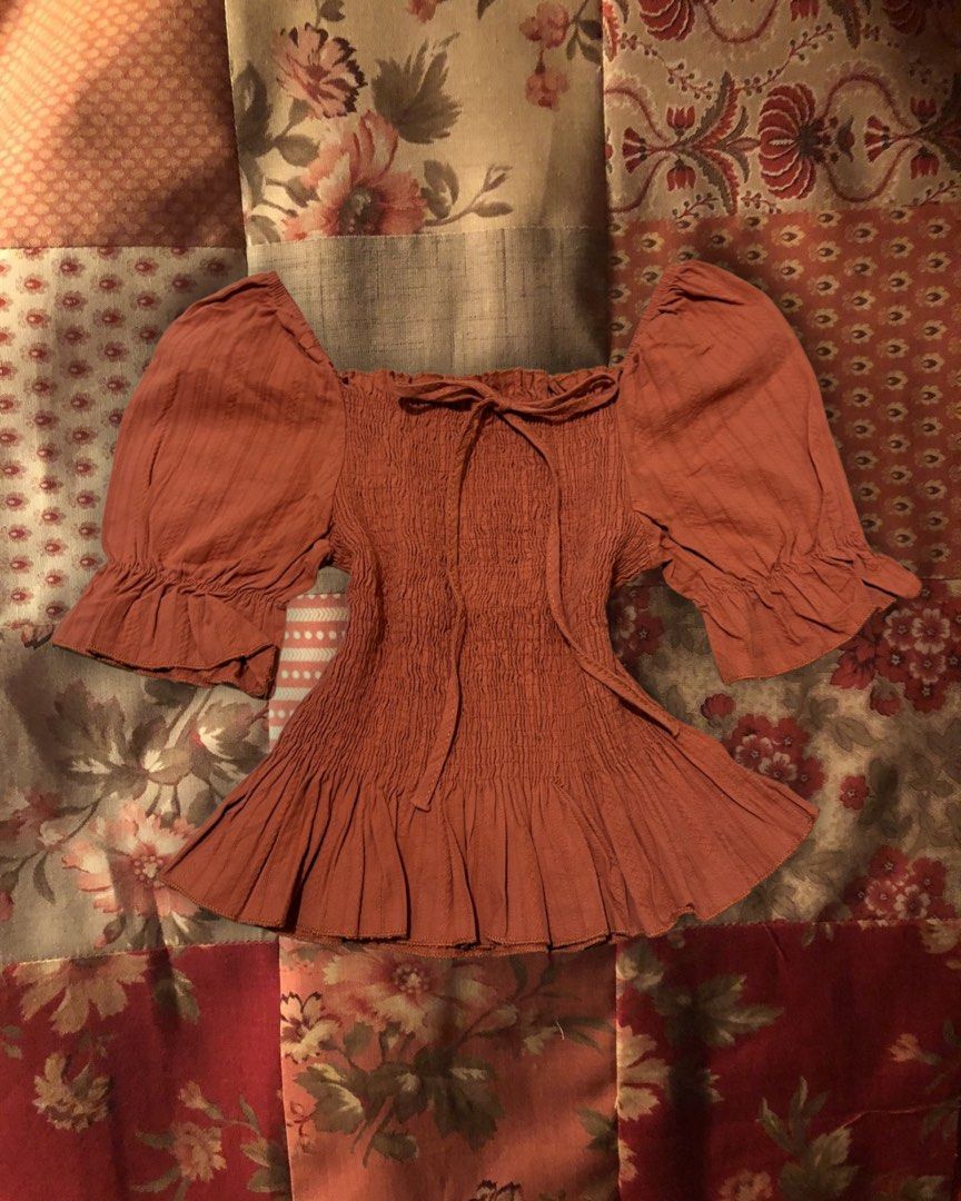 Ginger Top with Puff Sleeves (Category: Blouses) located in Taguig. Submitted by everlaces (Listing ID 1411890760, Image 1). Description: can stretch to m.
