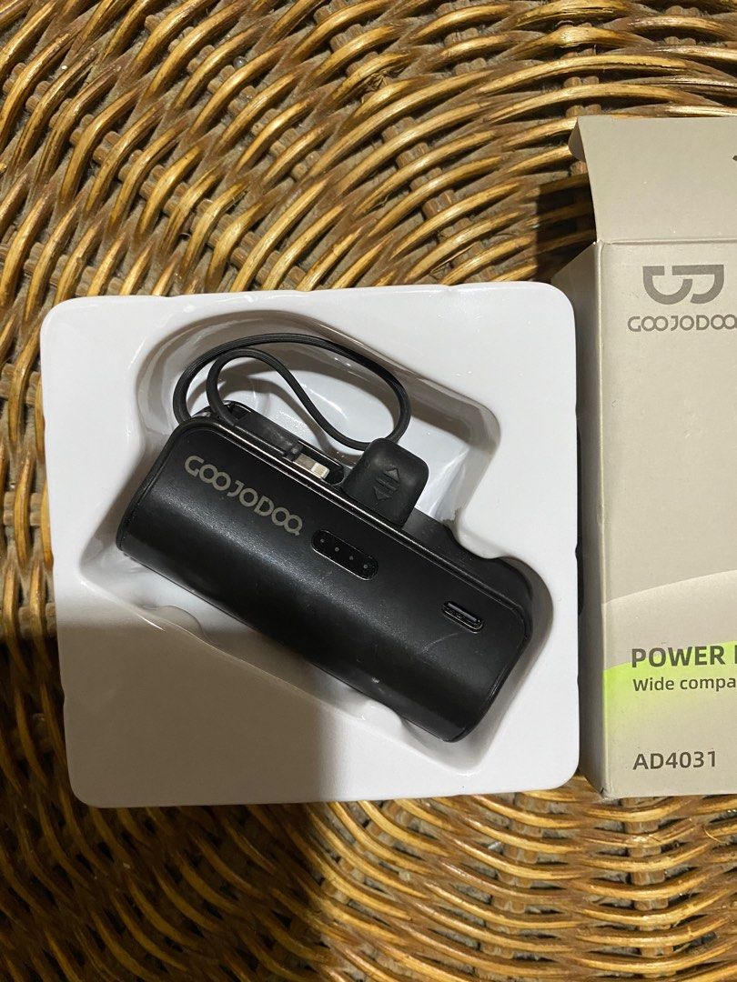 GooJodoq Power Bank AD4031 (Category: Batteries & Power Banks) located in Santa Rosa. Submitted by vieldrosar97998 (Listing ID 1411883881, Image 1). Description: - GooJodoq Power Bank AD4031 - Black color - Built-in cable and USB port - Includes original box - Battery level indicator - Wide compatibility - Charger not included (Type C).