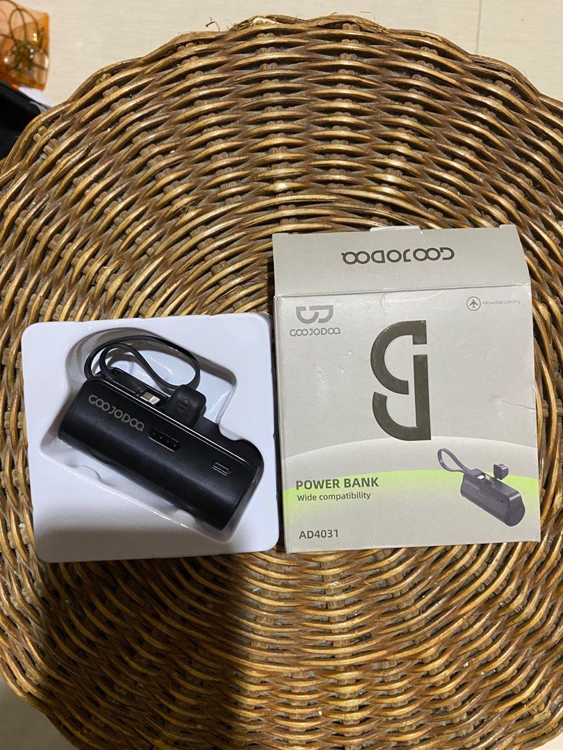 GooJodoq Power Bank AD4031 (Category: Batteries & Power Banks) located in Santa Rosa. Submitted by vieldrosar97998 (Listing ID 1411883881, Image 2). Description: - GooJodoq Power Bank AD4031 - Black color - Built-in cable and USB port - Includes original box - Battery level indicator - Wide compatibility - Charger not included (Type C).