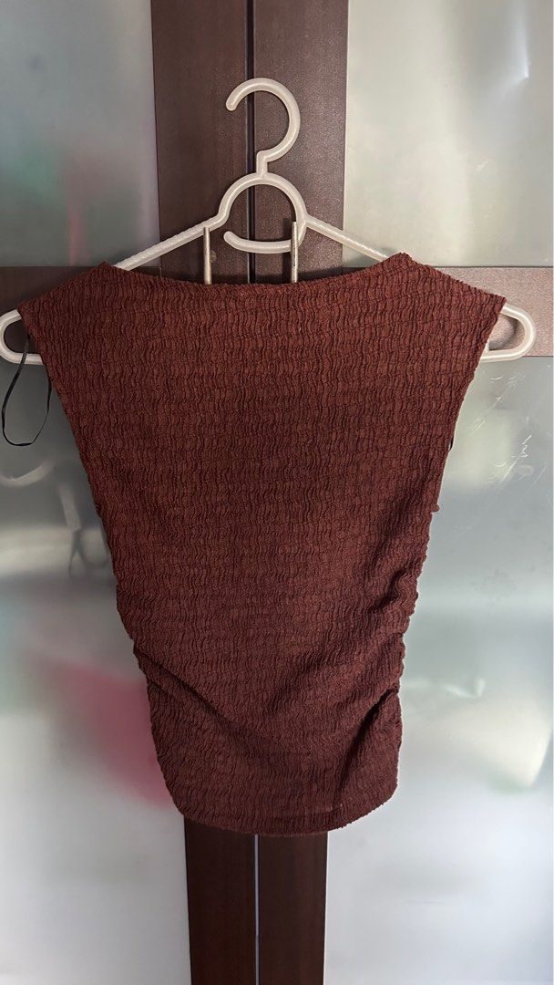 H&M Brown Textured Top - XS (Category: Sleeveless) located in Mandaluyong City. Submitted by yv.stuff (Listing ID 1411864514, Image 3). Description: - H&M brown textured top - Scoop neckline - Size: XS - Solid brown color - Textured fabric.