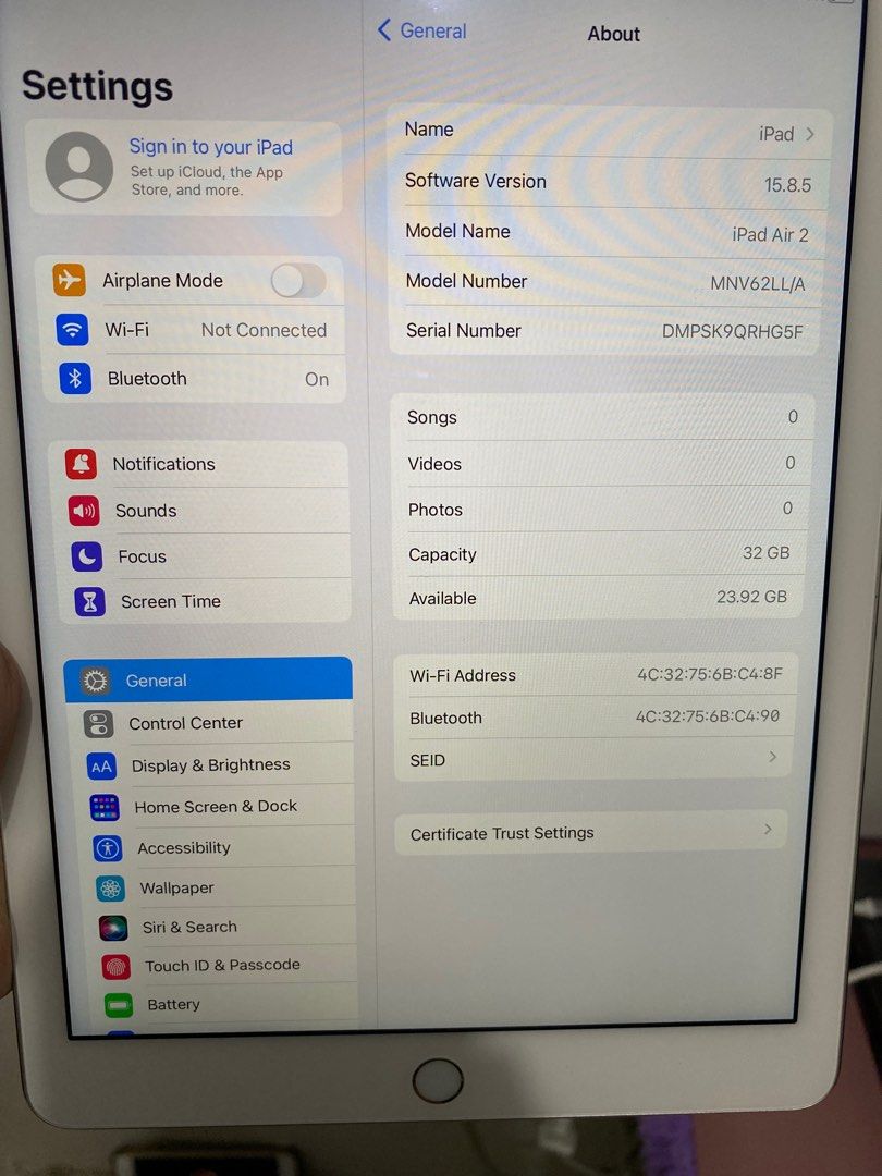 Ipad air 2 / 32gb (Category: iPad) located in Manila. Submitted by shannaiahz90369 (Listing ID 1411900104, Image 2). Description: .