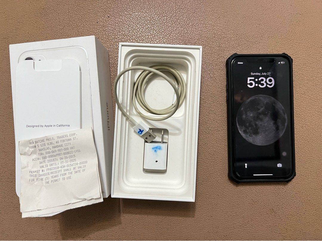 Iphone 11 (Category: iPhone 11 Series) located in Pasig City. Submitted by jbbautistaa (Listing ID 1411904084, Image 1). Description: Iphone 11 64gb White Well used Complete box w/ original charger Tempered glass and case included Newly replaced battery 100% max capacity No hidden defects Ready to use Check reciept for authenticity Test all you want upon meet up Pasig/Mandaluyong meet ups.