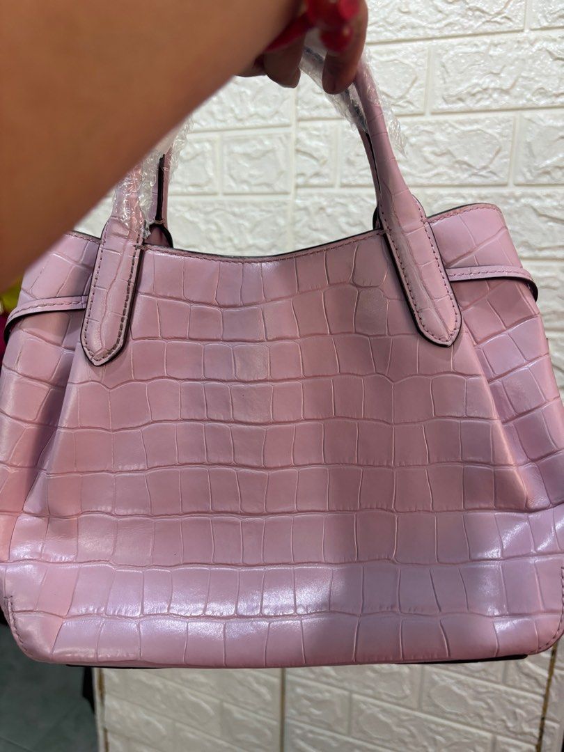 Kate Spade Pink Dumpling Bag Small (Category: Luxury Bags & Wallets) located in Meycauayan. Submitted by maxsshopzter (Listing ID 1411789926, Image 3). Description: .