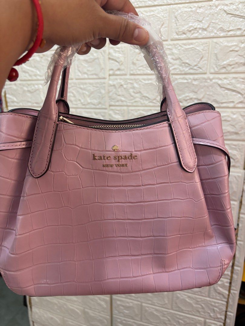 Kate Spade Pink Dumpling Bag Small (Category: Luxury Bags & Wallets) located in Meycauayan. Submitted by maxsshopzter (Listing ID 1411789926, Image 1). Description: .