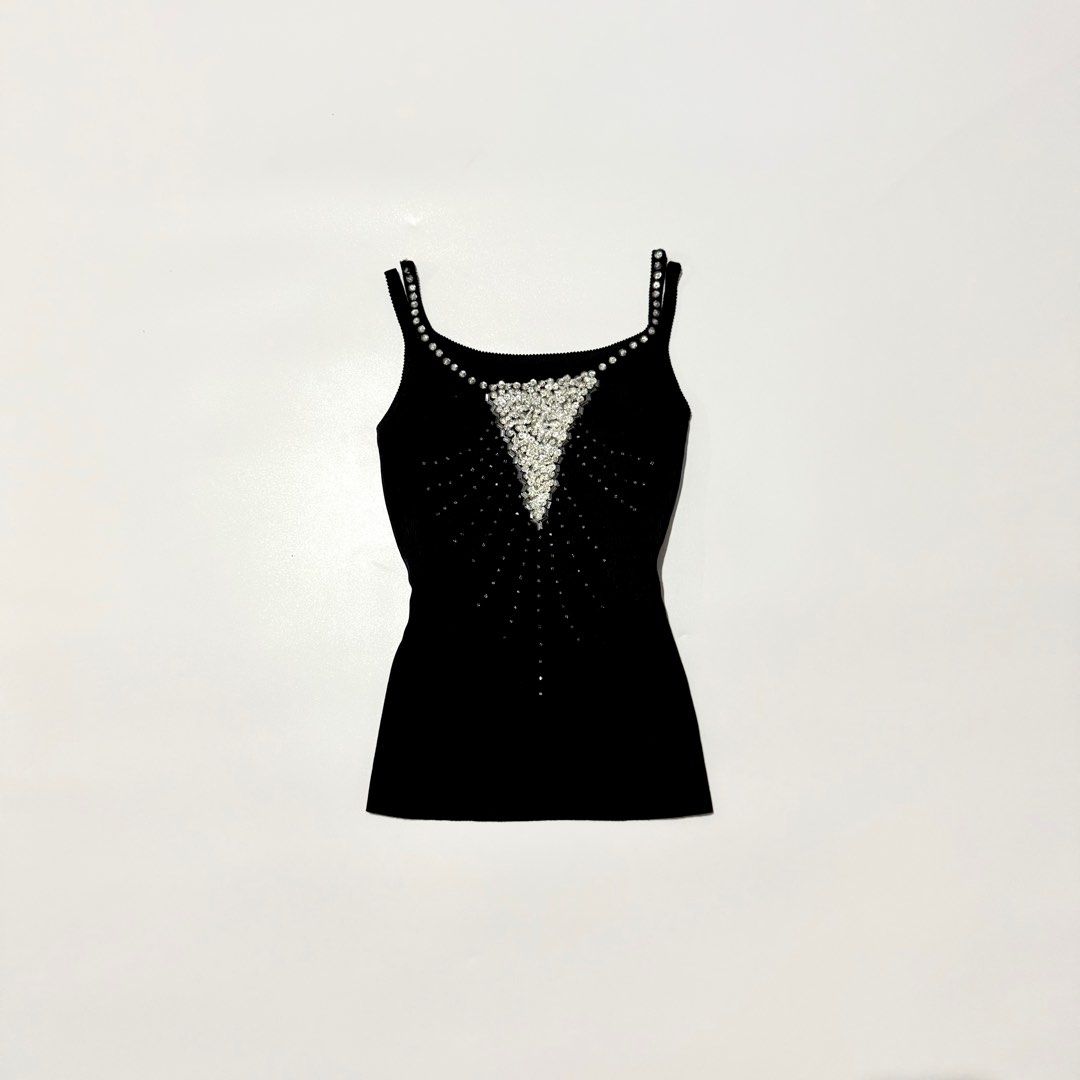 Knitted Sequin Top (Category: Sleeveless) located in Iloilo. Submitted by notriaaa (Listing ID 1411932839, Image 1). Description: Knitted Sequin Top ✨ stretchy material -Size: S-M -Bust: up to 34 -W: up to 30 No flaws.