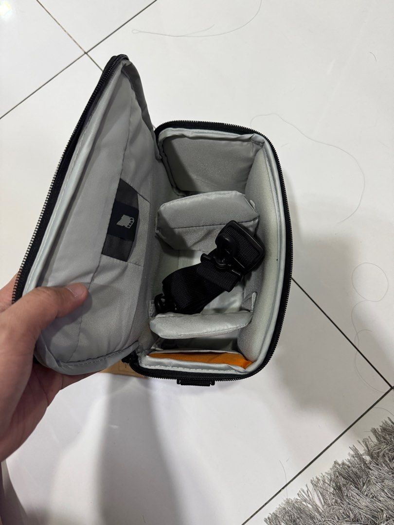 Lowepro Adventure SH 140 II Camera Bag (Category: Camera Bags & Carriers) located in Taguig. Submitted by geralddna (Listing ID 1411787181, Image 1). Description: Selling it for 2k. Bought it at 2450. Brandnew with receipt RFS: hindi pala kasya un ilalagay. Lalamove or meet up BgC.