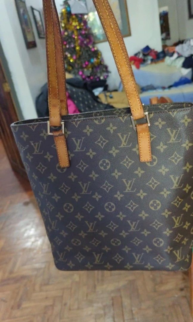 LV Vavin GM Monogram Large Tote Handbag (Category: Luxury Bags & Wallets) located in Davao. Submitted by violentino74125 (Listing ID 1411943803, Image 1). Description: authentic Louis VUITTON Vavin GM Monogram Large Tote Handbag iconic model of the french maison good conditions Classic "must have" for Vuitton lovers One of the timeless mastrerpiece (was actual 20 years ago Is actual today Will be actual in 2050) size LARGE price 13.000 slightly n