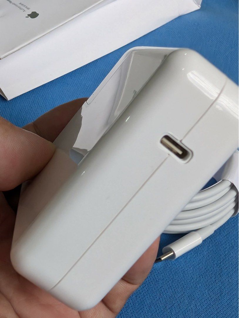 MacBook Type C 61W Charger (Category: Chargers & Cables) located in San Juan City. Submitted by ph_gadgets_hub (Listing ID 1411900956, Image 2). Description: 💯% MacBook 61W Type C Charger😍 💯% Data sync supported 💯% MFI Certified 💯% Brand new WE ARE STILL ON SALE ❗️ SALE❗️SET ₱1,500 61W Power MacBook Adapter with USB-C to C Cable (2m) Brand New ₱1,300 61W Power Adapter only ₱700 USB-C To C 2m Cable only Inclusions: 61W USB-C Power MacBook Ada