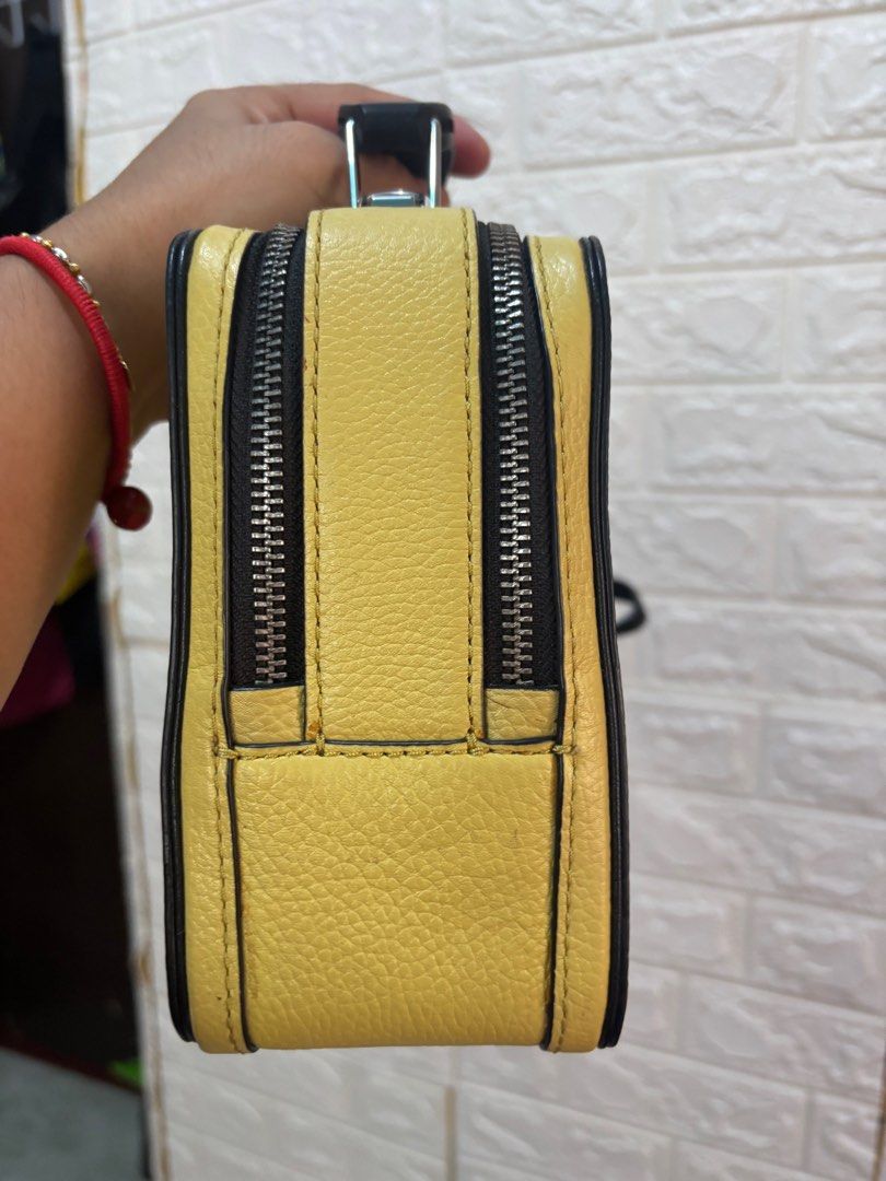 Marc Jacobs The Box Yellow (Category: Luxury Bags & Wallets) located in Meycauayan. Submitted by maxsshopzter (Listing ID 1411790150, Image 2). Description: .