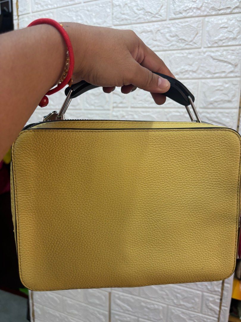 Marc Jacobs The Box Yellow (Category: Luxury Bags & Wallets) located in Meycauayan. Submitted by maxsshopzter (Listing ID 1411790150, Image 3). Description: .