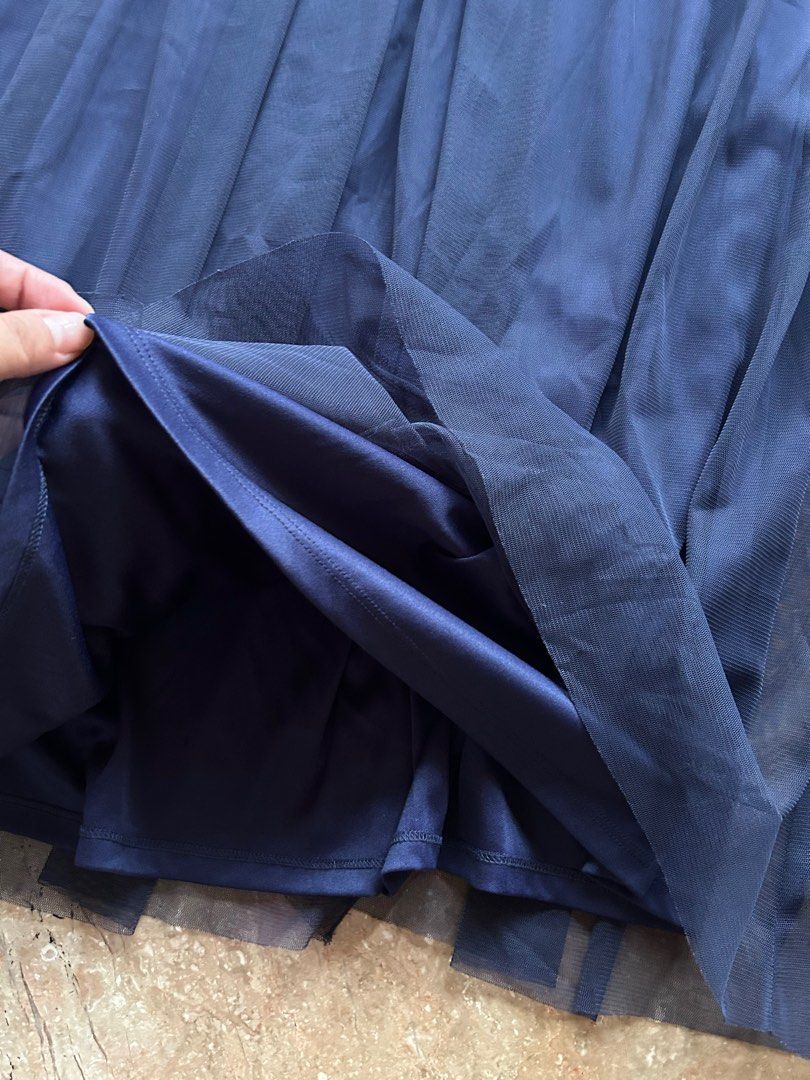Max and Cleo Dark Blue Gown (Category: Evening dresses & gowns) located in Quezon City. Submitted by tidyup.lara (Listing ID 1411955949, Image 3). Description: Size 4 Bust 30” Waist 28” Length 61” Condition 8/10: used but in good condition.