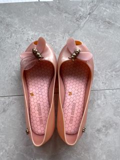 (Category: ) located in . Submitted by clearmywardrobe13 (Listing ID 1411868124, Image 1). Description: .