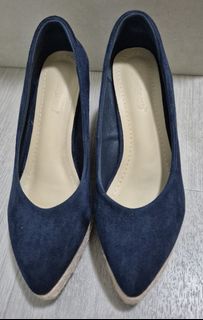 (Category: ) located in . Submitted by hazelcloset (Listing ID 1411937692, Image 1). Description: .
