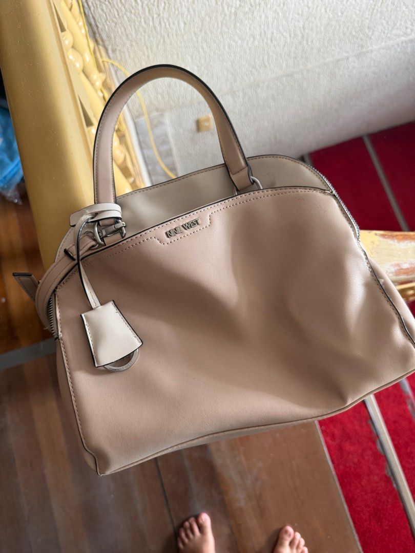 Nine West Bag (Category: Cross-body Bags) located in Paranaque City. Submitted by declutteringFA (Listing ID 1411787579, Image 1). Description: Used 3x max Authentic Rfs: I prefer using canvas and nylon bags only .