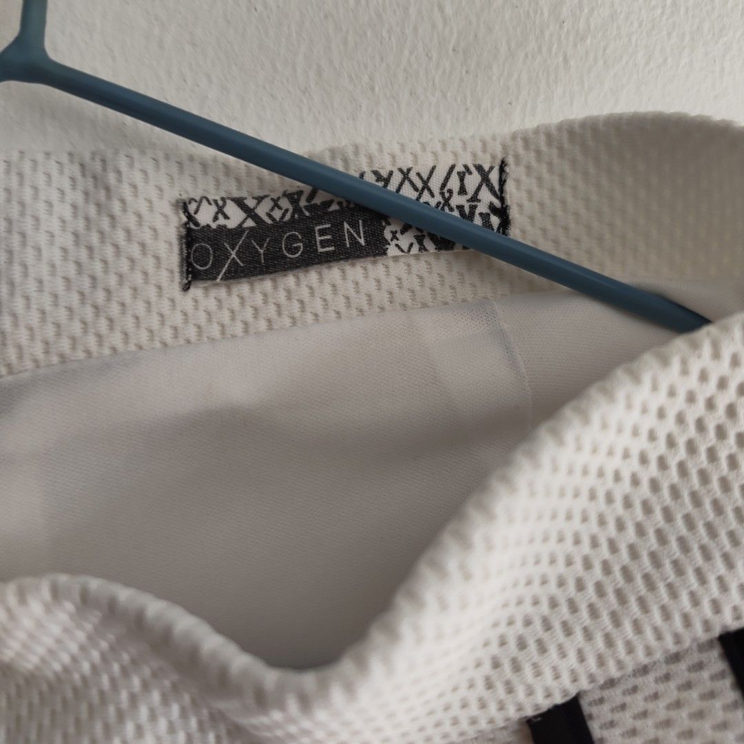 Oxygen OXGB White Shorts (Category: Shorts) located in Imus. Submitted by decluttering_millennial (Listing ID 1411871778, Image 2). Description: - Oxygen white shorts - Size 26 - High-waisted - Textured fabric - Black accents - Zipper pockets - Back zipper closure.
