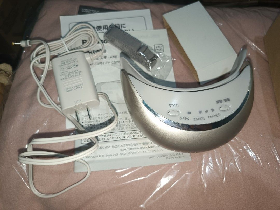 Panasonic Eye Steam Massager (EH-CSW68) (Category: Face Care) located in Cebu City. Submitted by turuuru8992423 (Listing ID 1411808914, Image 2). Description: Panasonic Eye Steam Massager (EH-CSW68) Description: Experience a spa-like treatment at home with this premium Panasonic Eye Steam Massager. This device uses soothing hot steam and a built-in micro-fan to deeply moisturize and refresh tired eyes—perfect for students, office workers, or anyo