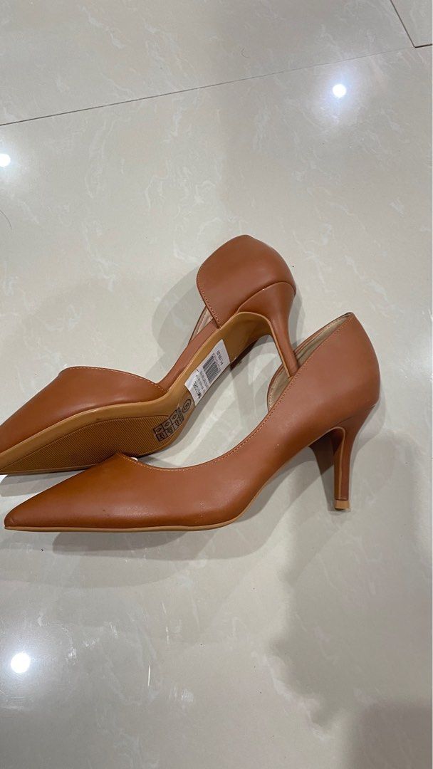 Parisian Pointed Heels Size 9 (Category: Heels) located in Zamboanga. Submitted by _kaoru (Listing ID 1411877091, Image 2). Description: Elegant Parisian heels in a warm brown color. Features a pointed toe design and a side cut-out detail. The heels are size 9. The original price tag shows P1,199. There is a small imperfection on the tip of one shoe. Never been used. RFS: wrong size.