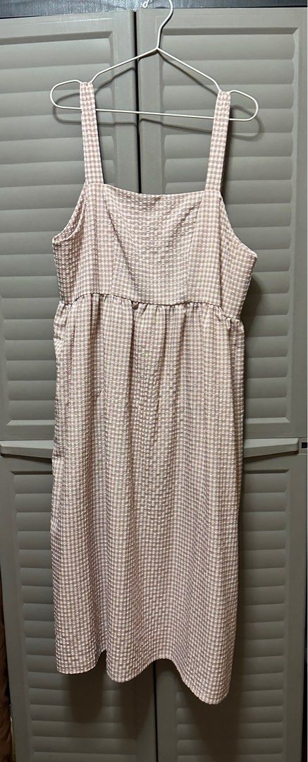 Peach Gingham Midi Dress Penshoppe (Category: Dresses) located in Quezon City. Submitted by wayvision (Listing ID 1411895652, Image 1). Description: never worn outside only worn to try rfs not my style size XL width 48 cm length 117 cm above are hand measurements so there may be a few cm discrepancies mop: gcash, maya, maribank, landbank, unionbank mod: j&t, lbc, gogo xpress, lalamove/grab.