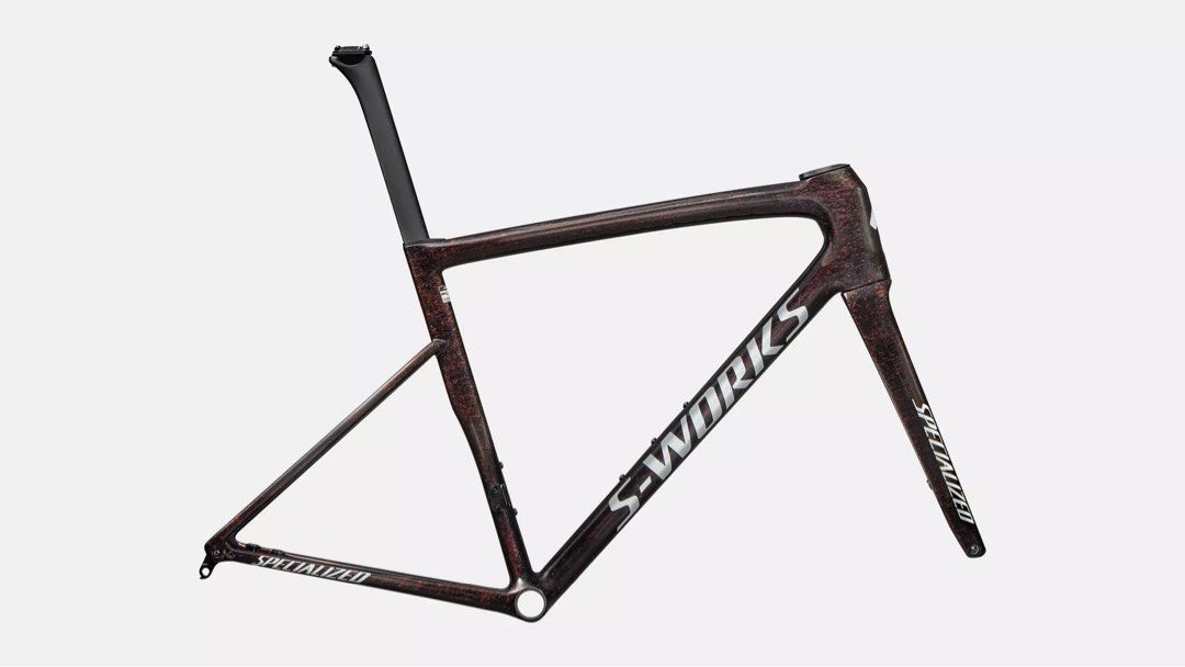 S-Works Tarmac SL8 Frameset + Handlebar Red to Gold Blurred Speckle Size 52 (Category: Bicycles) located in Singapore. Submitted by paragon.cycles (Listing ID 1411920934, Image 2). Description: Price includes Frame + Roval Integrated Handlebar Size 52.