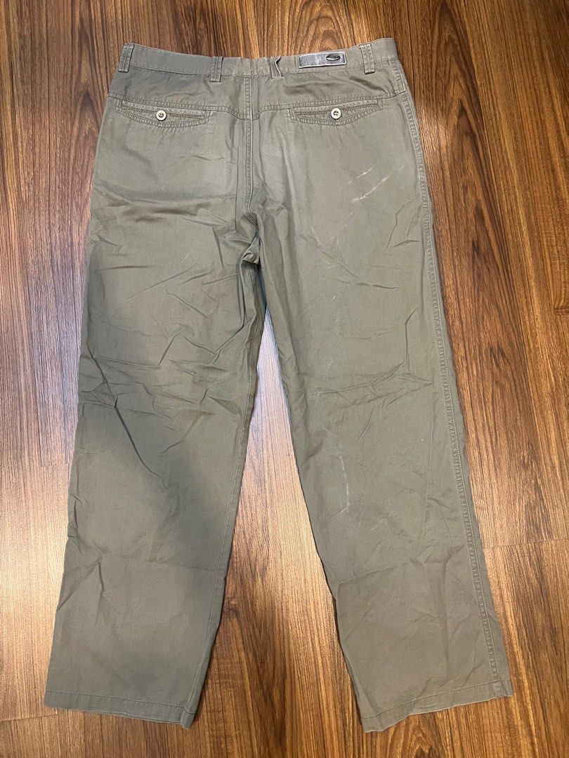 Thrifted Khaki Pants (Category: Jeans) located in Quezon City. Submitted by inn8ing (Listing ID 1411924172, Image 2). Description: - Khaki pants - Button closure - Straight leg cut - Multiple pockets - Striped lining with anchor design - Two back pockets - Durable fabric - WYSIWYG - 34 Waist, 38 Length - Lalamove or Grab only within Metro Manila. - Shipping shouldered by the buyer..