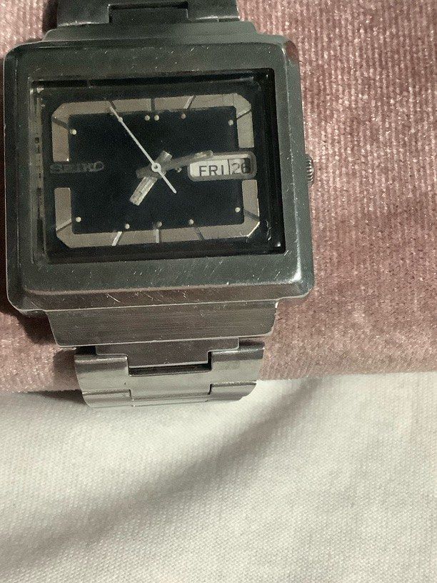 Vintage seiko 6309-5030 automatic original (Category: Men's Watches) located in Baguio. Submitted by agozun61 (Listing ID 1411887663, Image 3). Description: Vintage seiko 5 Authomatic 6309-5030 TV shape Day/Date men’s watch with a black dial and a stainless steel case and bracelet .
