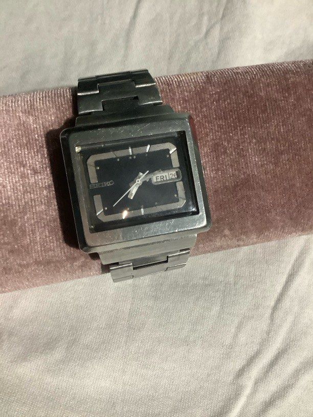 Vintage seiko 6309-5030 automatic original (Category: Men's Watches) located in Baguio. Submitted by agozun61 (Listing ID 1411887663, Image 1). Description: Vintage seiko 5 Authomatic 6309-5030 TV shape Day/Date men’s watch with a black dial and a stainless steel case and bracelet .