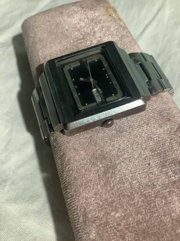Vintage seiko 6309-5030 automatic original (Category: Men's Watches) located in Baguio. Submitted by agozun61 (Listing ID 1411887663, Image 2). Description: Vintage seiko 5 Authomatic 6309-5030 TV shape Day/Date men’s watch with a black dial and a stainless steel case and bracelet .