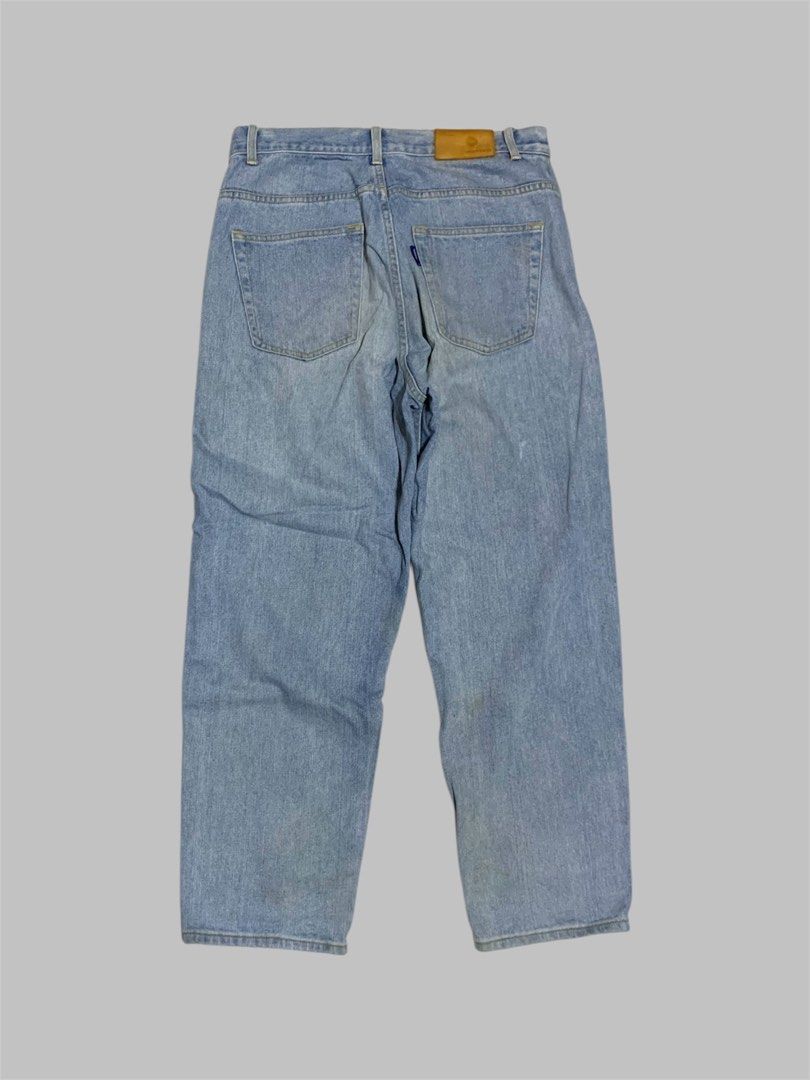 WASSUP LIGHT WASH OVERSIZED DENIM JEANS (Category: Jeans) located in General Trias. Submitted by kyledeterala6969 (Listing ID 1411782599, Image 2). Description: Wassup Jeans In a very good condition Color rate - 9.5/10 Length - 40 Waist - 33 Leg Opening - 8.