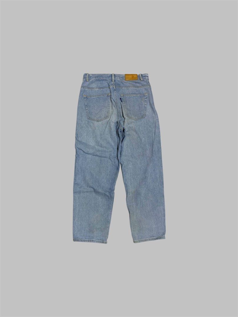 WASSUP LIGHT WASH OVERSIZED DENIM JEANS (Category: Jeans) located in General Trias. Submitted by kyledeterala6969 (Listing ID 1411782599, Image 1). Description: Wassup Jeans In a very good condition Color rate - 9.5/10 Length - 40 Waist - 33 Leg Opening - 8.