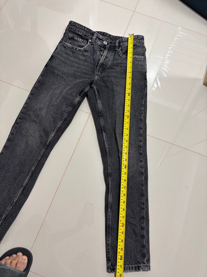 Zara Gray Denim Jeans (Category: Jeans) located in Mandaluyong City. Submitted by getbounced (Listing ID 1411949812, Image 3). Description: - Zara gray denim jeans - Size 29 - Made in Bangladesh - Waist: approximately 14 inches - Inseam: approximately 29 inches - Leg opening: approximately 6 inches - Button fly closure - Classic five-pocket design.