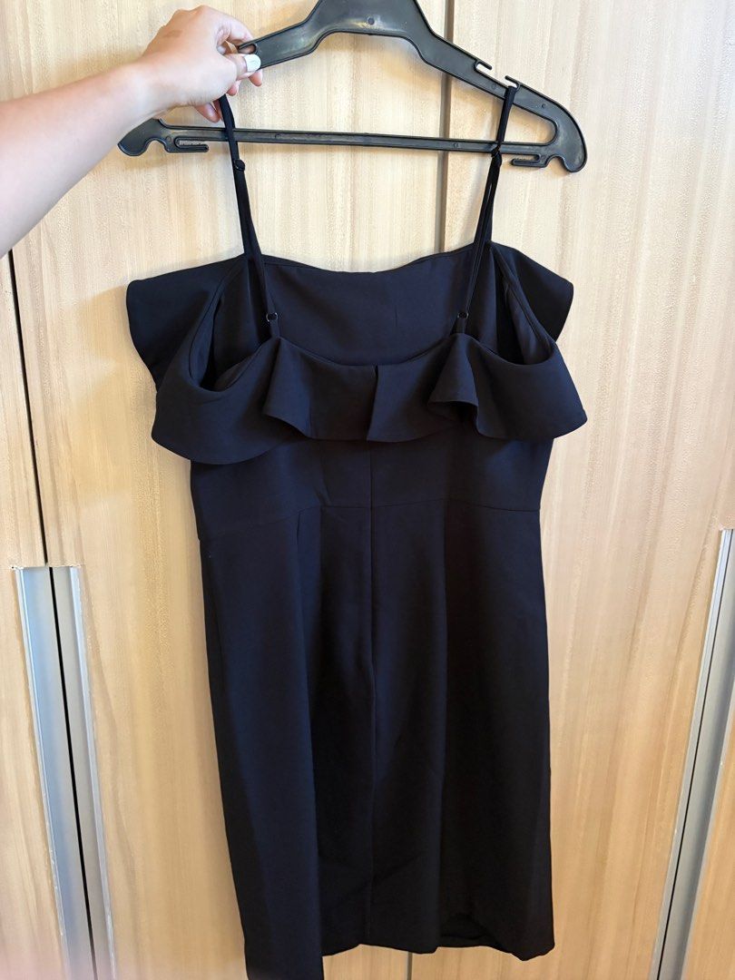 & other stories Mini Black Dress (Category: Dresses) located in Muntinlupa City. Submitted by inyadev (Listing ID 1411990687, Image 2). Description: - mini dress with small slit and ruffle - good for semi formal - worn just once - RFS: not my style .