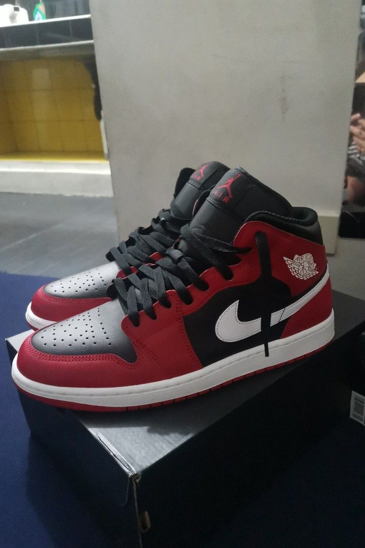 Air Jordan 1 Mid - Black/Red (Category: Sneakers) located in Makati City. Submitted by pausammy (Listing ID 1412026783, Image 2). Description: - Air Jordan 1 Mid - Black and red colorway - White midsole - Black laces - Nike swoosh visible - Includes original box - NEGOTIABLE size 7 Men's 4500 --- > 3700 fast break.
